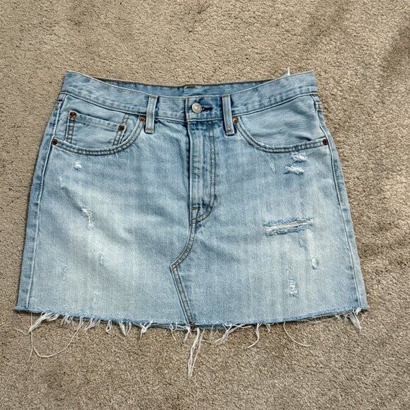 Levi’s Light Wash Distressed Denim Mini Skirt – Size 30 - Picture 5 of 5